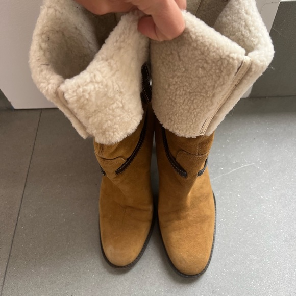 🗽 Gucci Logo Shearling Boots - Picture 3 of 7